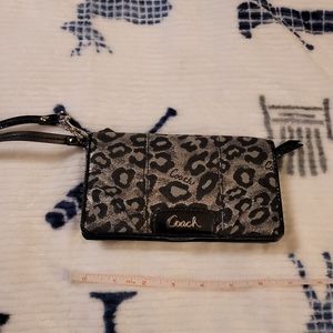 Coach, Wristlet/Wallet